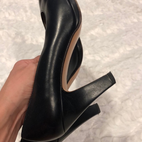 Salvatore Ferragamo EXCELLENT condition navy pumps - Picture 4 of 8